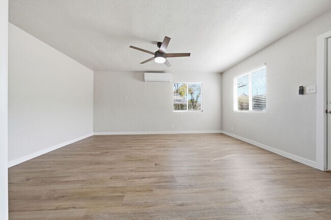 Building Photo - Large Brand New Remodeled 1 Bedroom unit with Washer Dryer Hookups - MUST SEE!!!