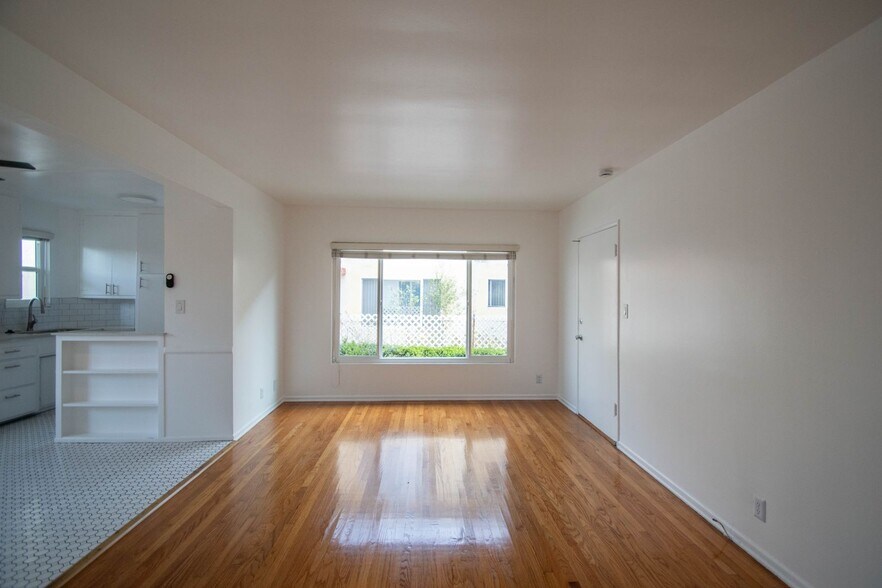 Building Photo - 823 Orange Grv Ave