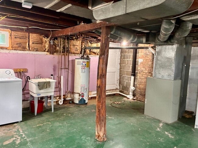 Building Photo - 254 Edward St