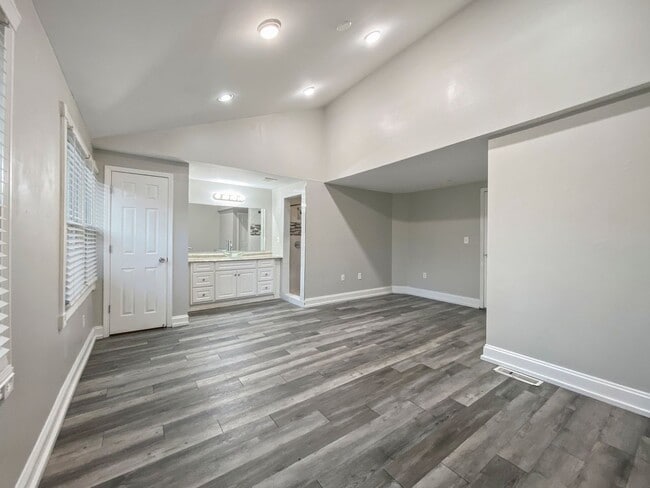 Building Photo - Stunning 4-Bed, 2.5-Bath Corner Lot Home with Modern Upgrades & Detached Garage – Move-In Ready!