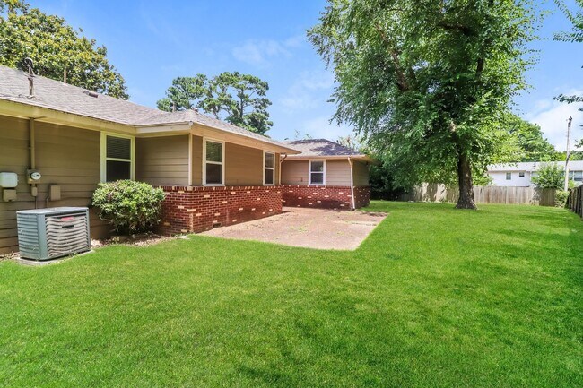 Building Photo - 6247 Brightwood Cove