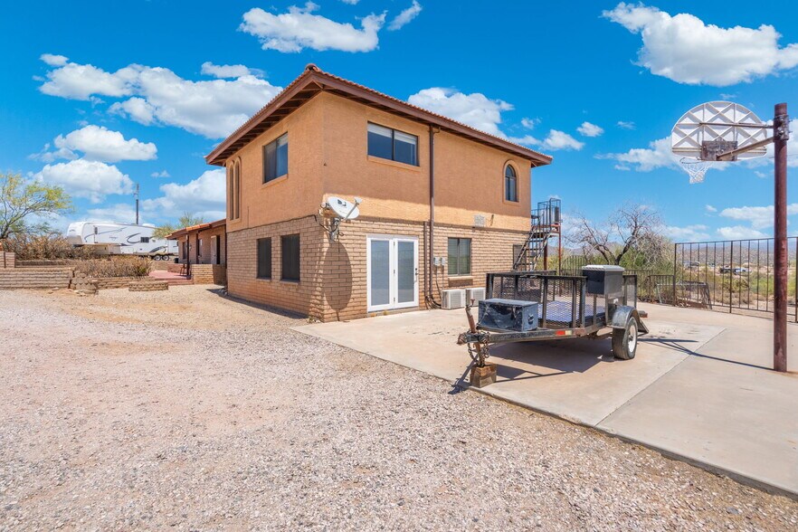 Primary Photo - 56641 N Cope Rd