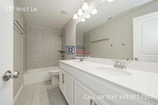 Building Photo - 427 Holt Ln