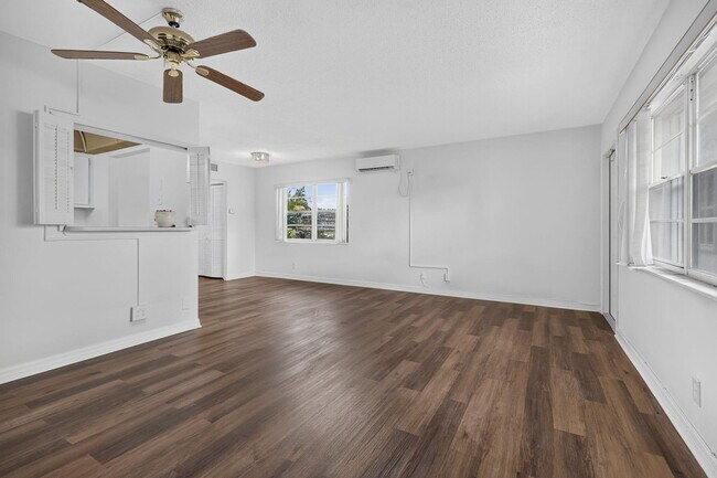 Building Photo - 104 Easthampton E