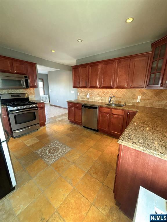 Building Photo - 187 Holt St