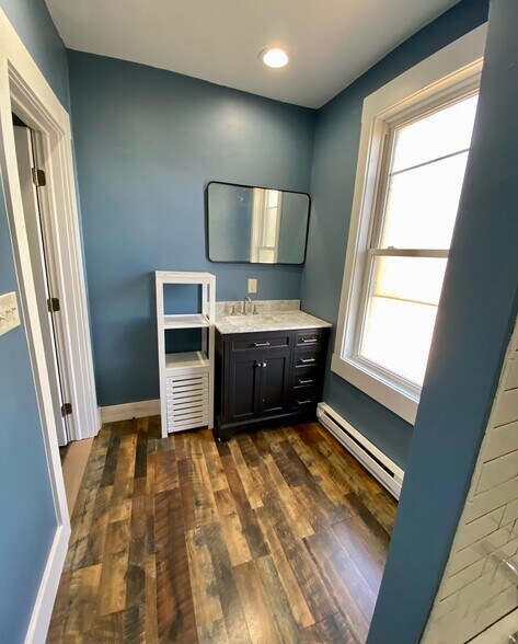 Full bath first floor. Apartment B. - 605 Beechwood Ave