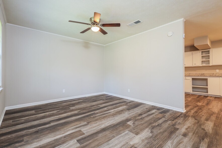 Building Photo - 5145 Burbank St