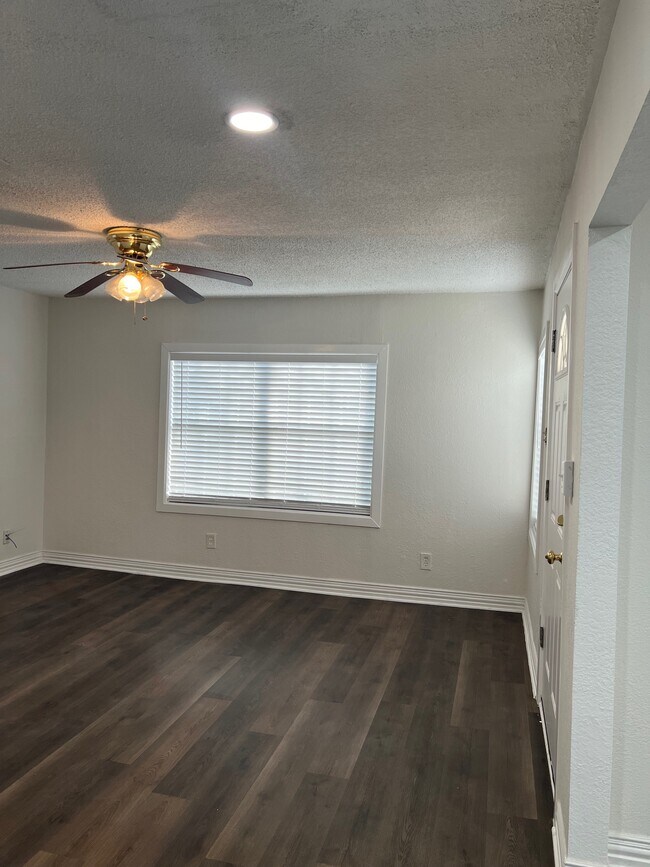 Building Photo - 3715 Dreyfus St