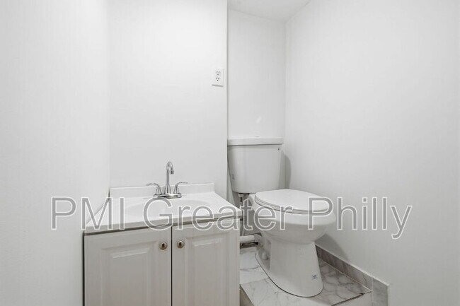 Building Photo - 1523 W Cheltenham Ave