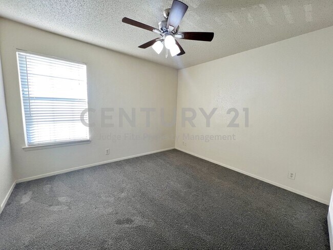Building Photo - LAST 2 MONTHS RENT FREE!!! Great 2-Story 2/2.5 Condo Close to UNT For Rent!