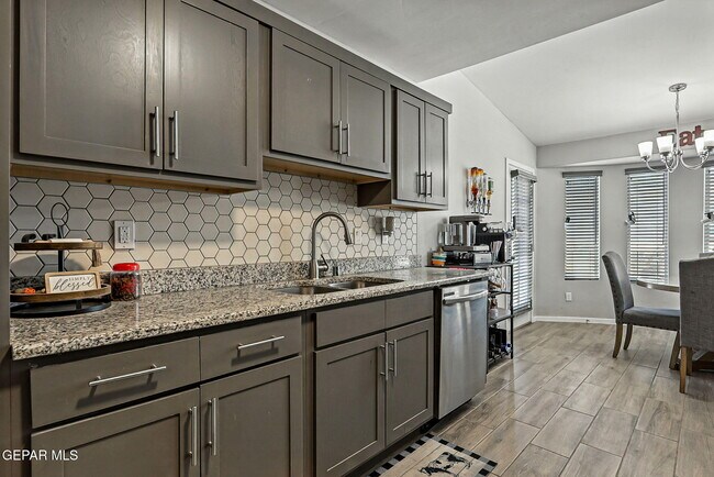 Building Photo - 404 Villa Ysleta