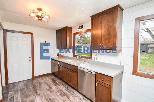 Building Photo - 217 N Needles Dr