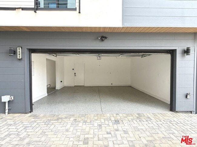 Building Photo - 6847 N Figueroa St