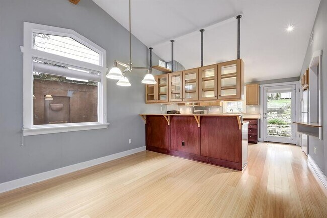 Building Photo - 2117A Rabb Rd