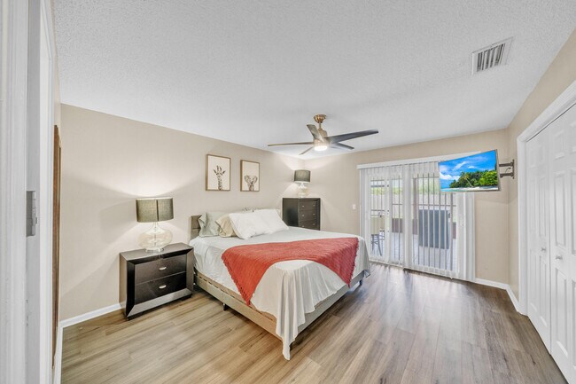 Building Photo - 1350 Riverside Cir