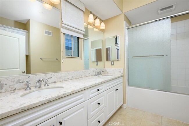 Building Photo - 100 Kempton