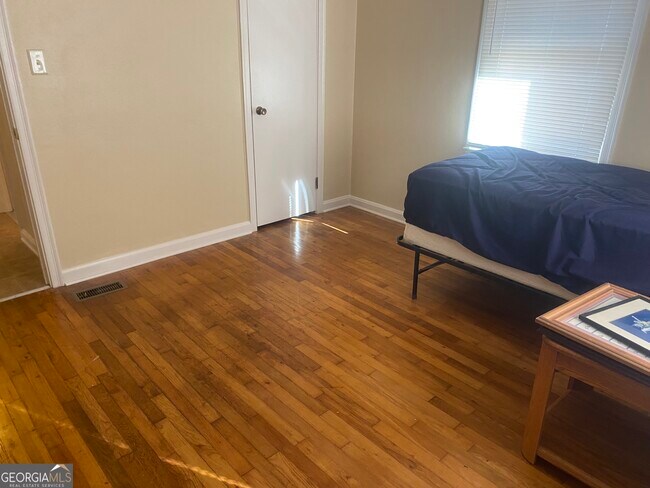 Building Photo - 155 Mimosa Dr