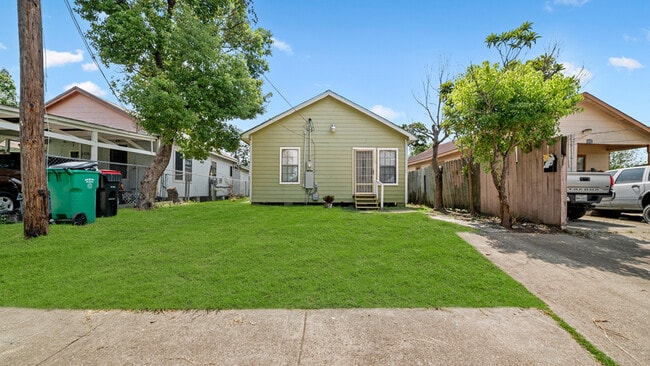 Building Photo - 1322 Magnolia St