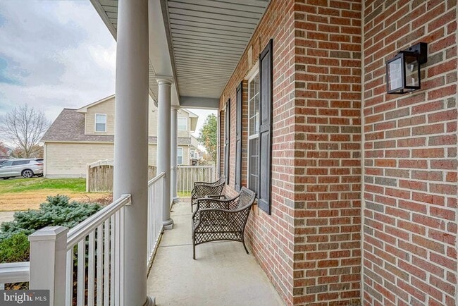 Building Photo - 142 White Cedar Dr