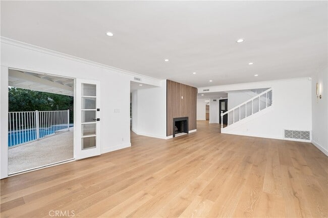 Building Photo - 4620 Encino Ave