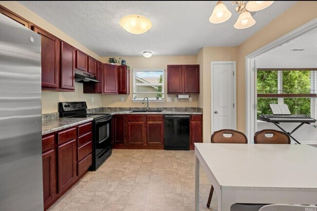 Building Photo - Charming 3BR Home with Sunroom Near Purdue University