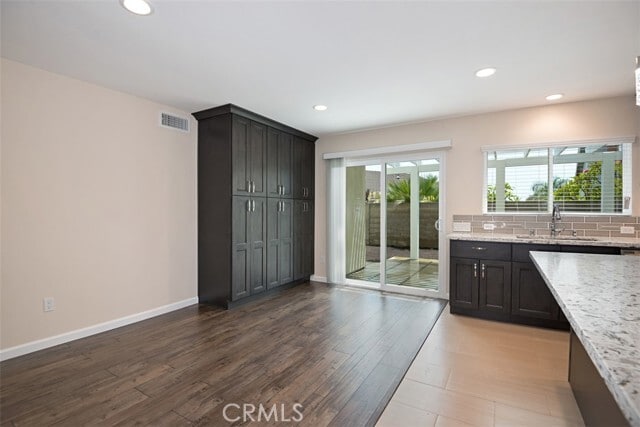 Building Photo - 602 Carnation Dr