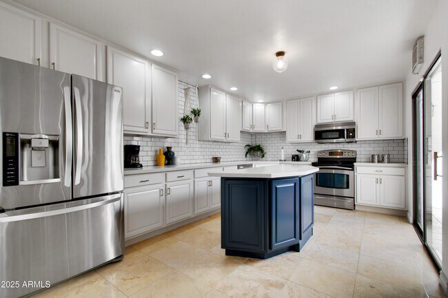 Building Photo - 6818 N 72nd Pl