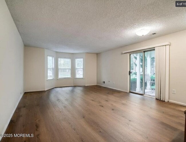 Building Photo - 311 Tulip Ln