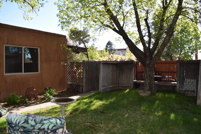 Building Photo - 204 Monroe St NE