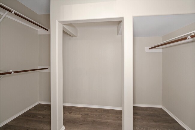Building Photo - 5106 Bright Oak Ct