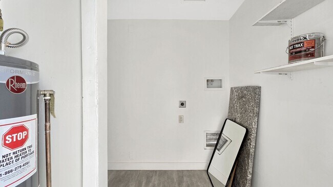 Building Photo - Gorgeous Remodel in Desirable North Central Phoenix Neighborhood