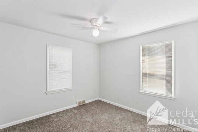 Building Photo - Spacious 3 Bed Corner Lot Near South High & I-235