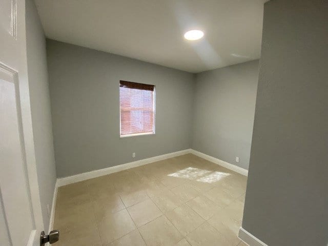 Building Photo - 2 bedroom 1 Bath House - Utilities Included