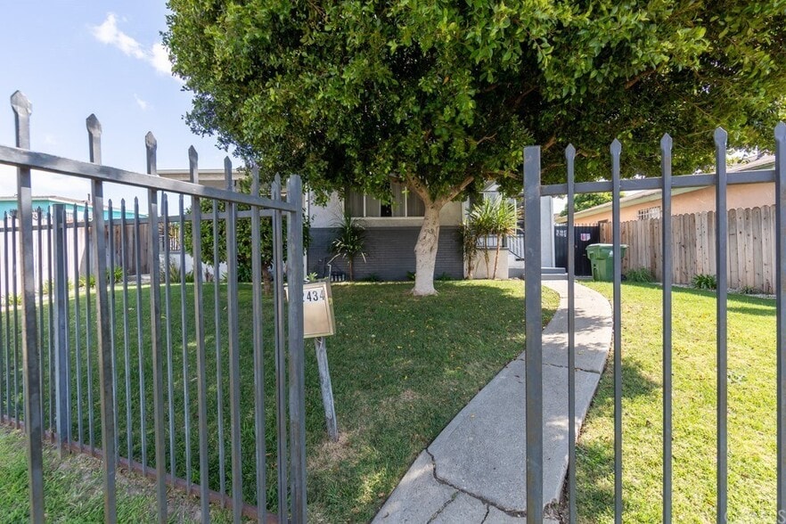 Building Photo - 12434 S Vermont Ave