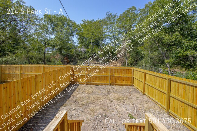 Building Photo - 214 S Park St