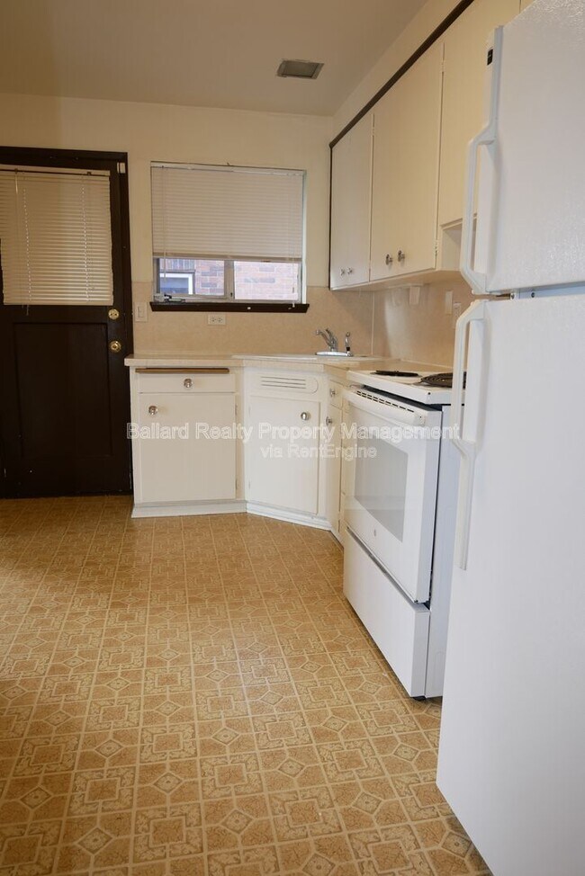 Building Photo - 708 N 80th St