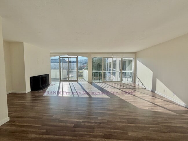 Building Photo - Bright Shelter Bay Condo with Water Views!