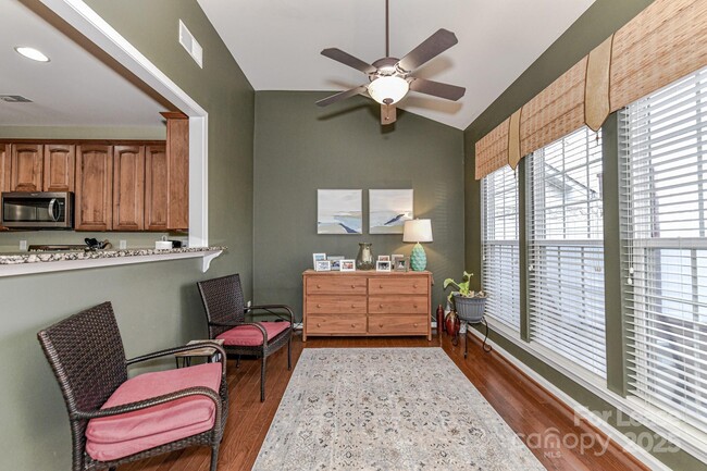 Building Photo - 9625 Sunset Grove Dr