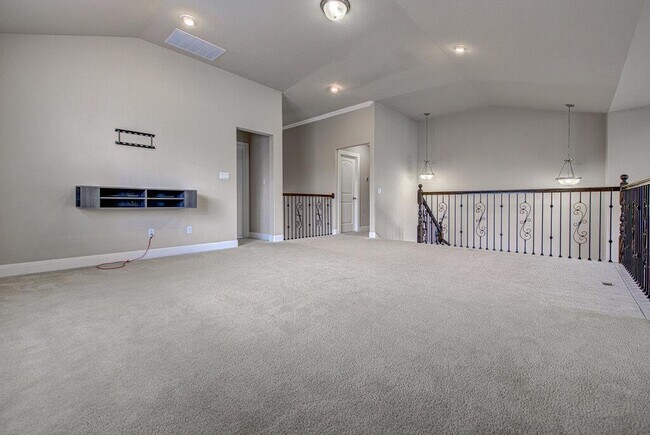 Building Photo - 5821 Viejo Dr