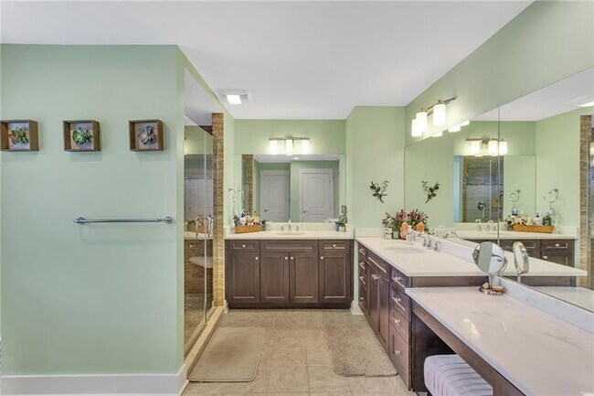 Building Photo - 5525 Fontana Ct
