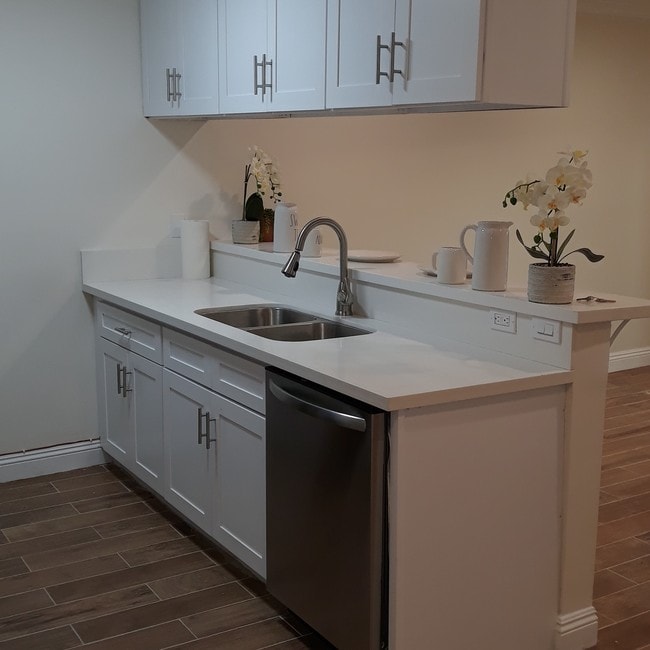 New shaker soft close cabinets ,quartz counte - 4727 W 147th St