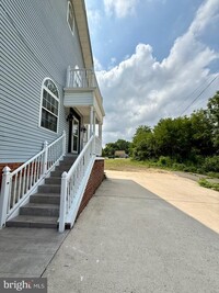Building Photo - 3001 Preston Ave
