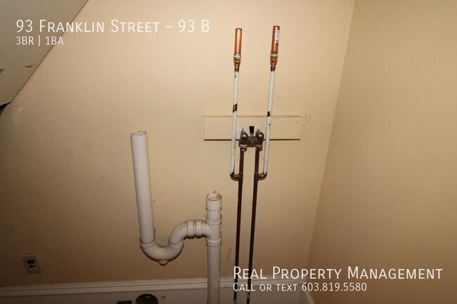 Building Photo - Spacious 3 Bedroom Duplex in Somersworth!
