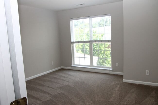 Building Photo - 157 Hudson Dr