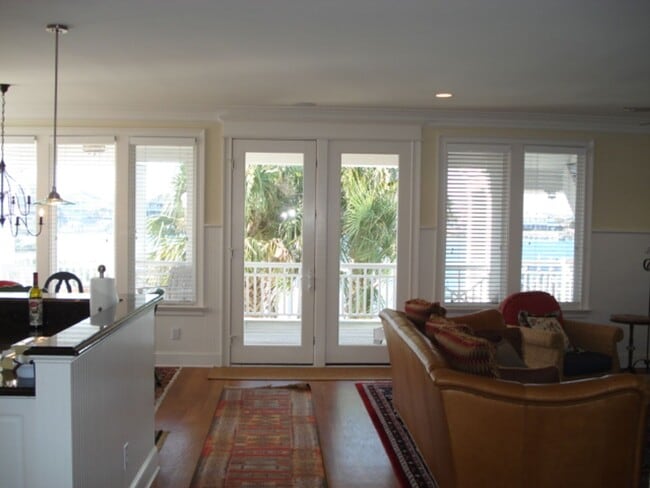 Building Photo - 4B Channel Ave