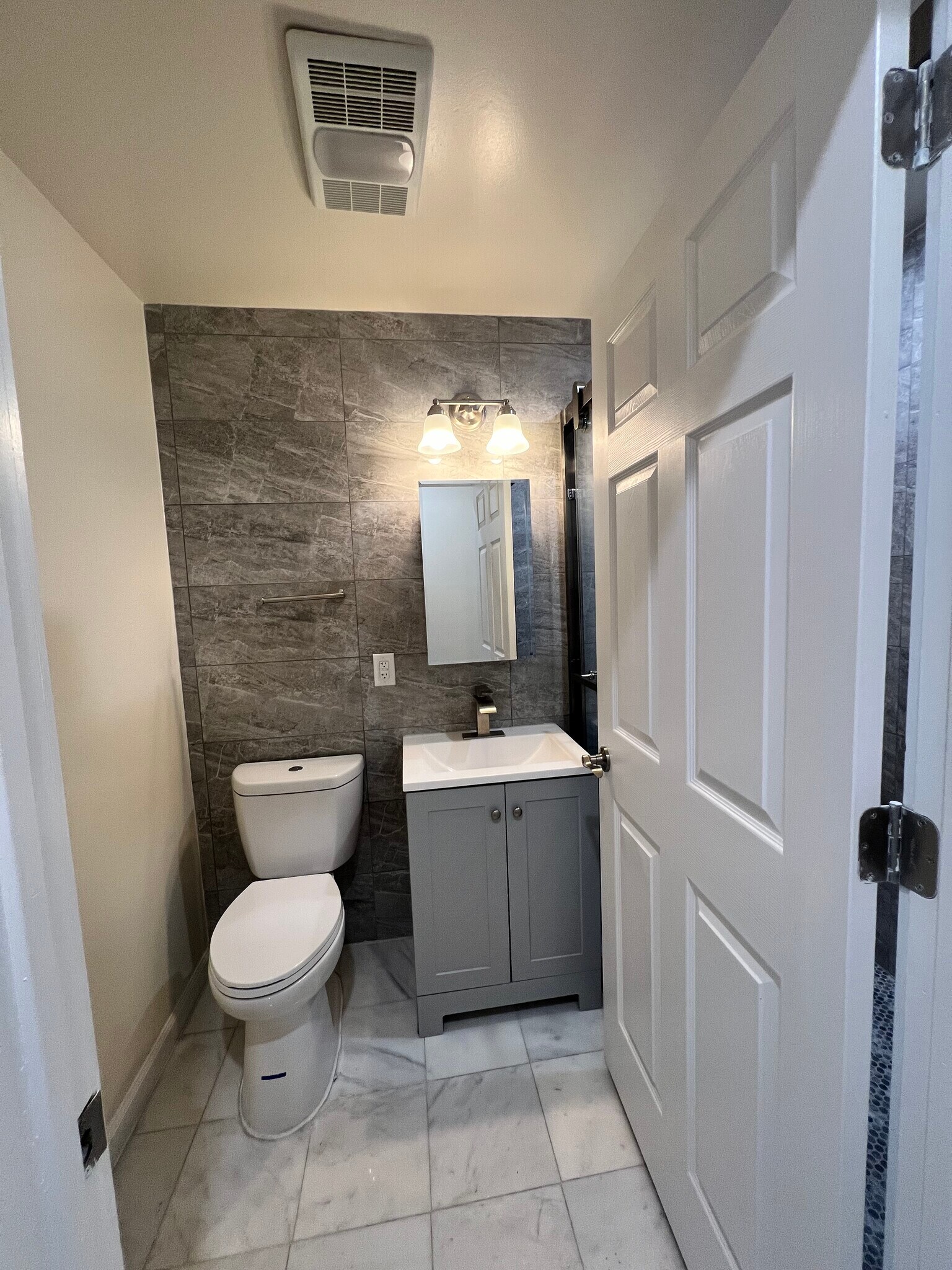 Building Photo - 155 Evergreen Pl