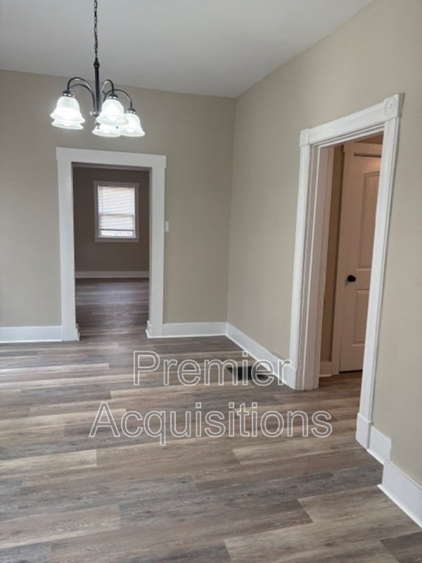 Building Photo - 404 E 8th St