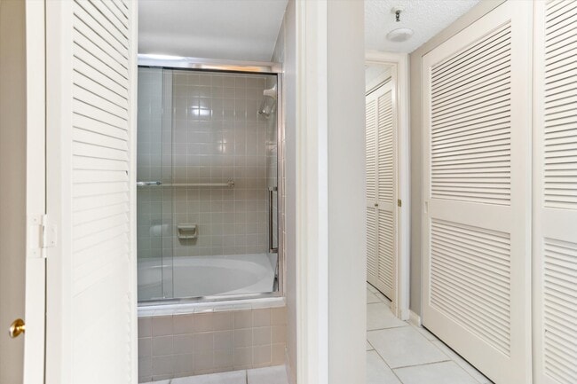 Building Photo - 5950 Pelican Bay Plaza S