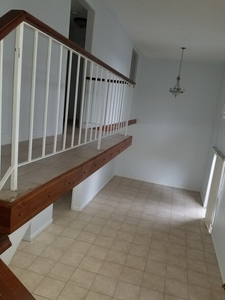 Building Photo - 8600 SW 109th Ave