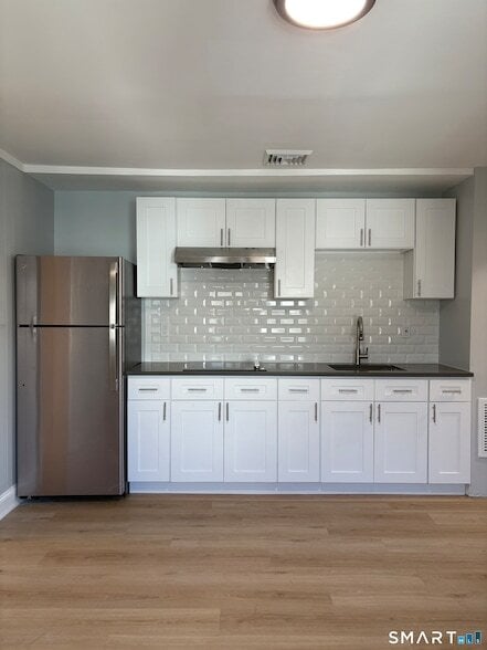 Building Photo - 72 4th St